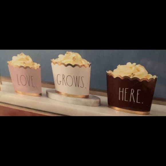 Rae Dunn Love Grows Here Cupcake Liners 60ct VALENTINE - Picture 2 of 3